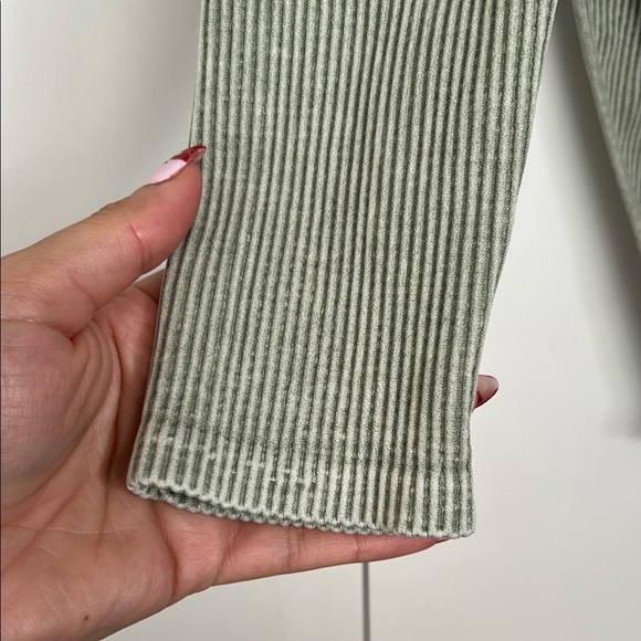 Stylish Olive Ribbed Bodysuit forever 21 long sleeve open back - Picture 6 of 7